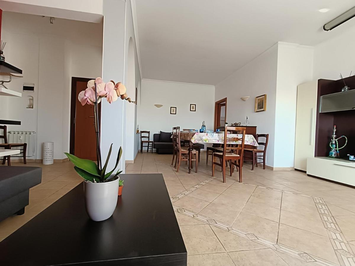 Avellini - Delightful And Spacious Apartment With Terrace - Near Metro A Cornelia Rome Extérieur photo